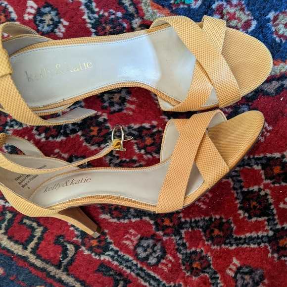 Kelly&Kate mustard heels - Picture 1 of 3